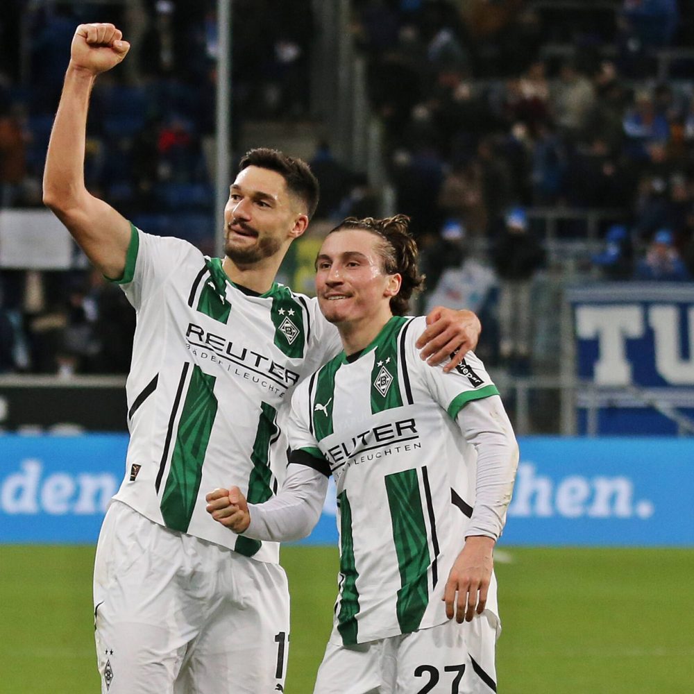 Sport Bilder des Tages 21.12.2024, xmohx, Fussball 1.Bundesliga, TSG 1899 Hoffenheim - Borussia Mönchengladbach emspor, v.l. Tim Kleindienst und Rocco Reitz Gladbach bejubeln den Sieg DFL/DFB REGULATIONS PROHIBIT ANY USE OF PHOTOGRAPHS as IMAGE SEQUENCES and/or QUASI-VIDEO Sinsheim *** 21 12 2024, xmohx, Soccer 1 Bundesliga, TSG 1899 Hoffenheim Borussia Mönchengladbach emspor, f l Tim Kleindienst and Rocco Reitz Gladbach celebrate the victory DFL DFB REGULATIONS PROHIBIT ANY USE OF PHOTOGRAPHS as IMAGE SEQUENCES and or QUASI VIDEO Sinsheim